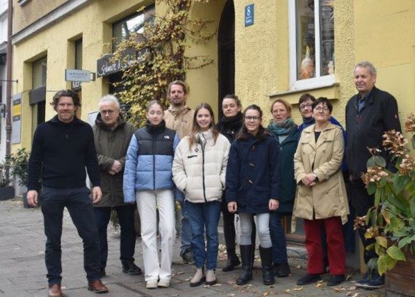 Gruppenbild von einem Teil der Bewohner Wörth8, Wörth8 e.V. Gruppenbild von einem Teil der Bewohner Wörth8, Wörth8 e.V.